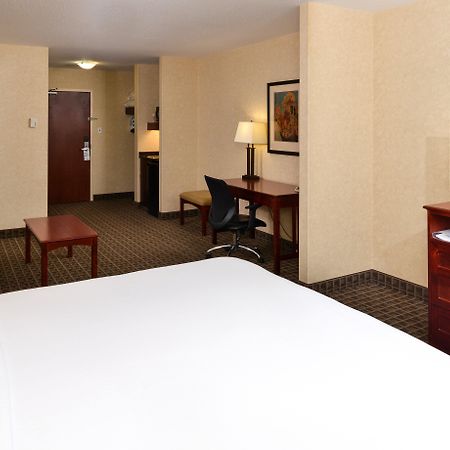 Holiday Inn Express Edmonton North By Ihg Exterior photo