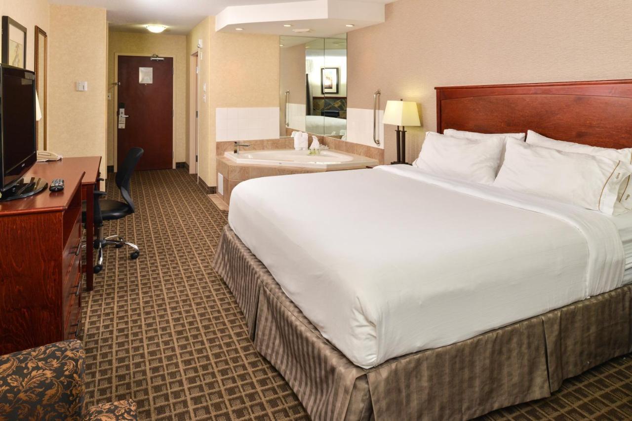 Holiday Inn Express Edmonton North By Ihg Exterior photo