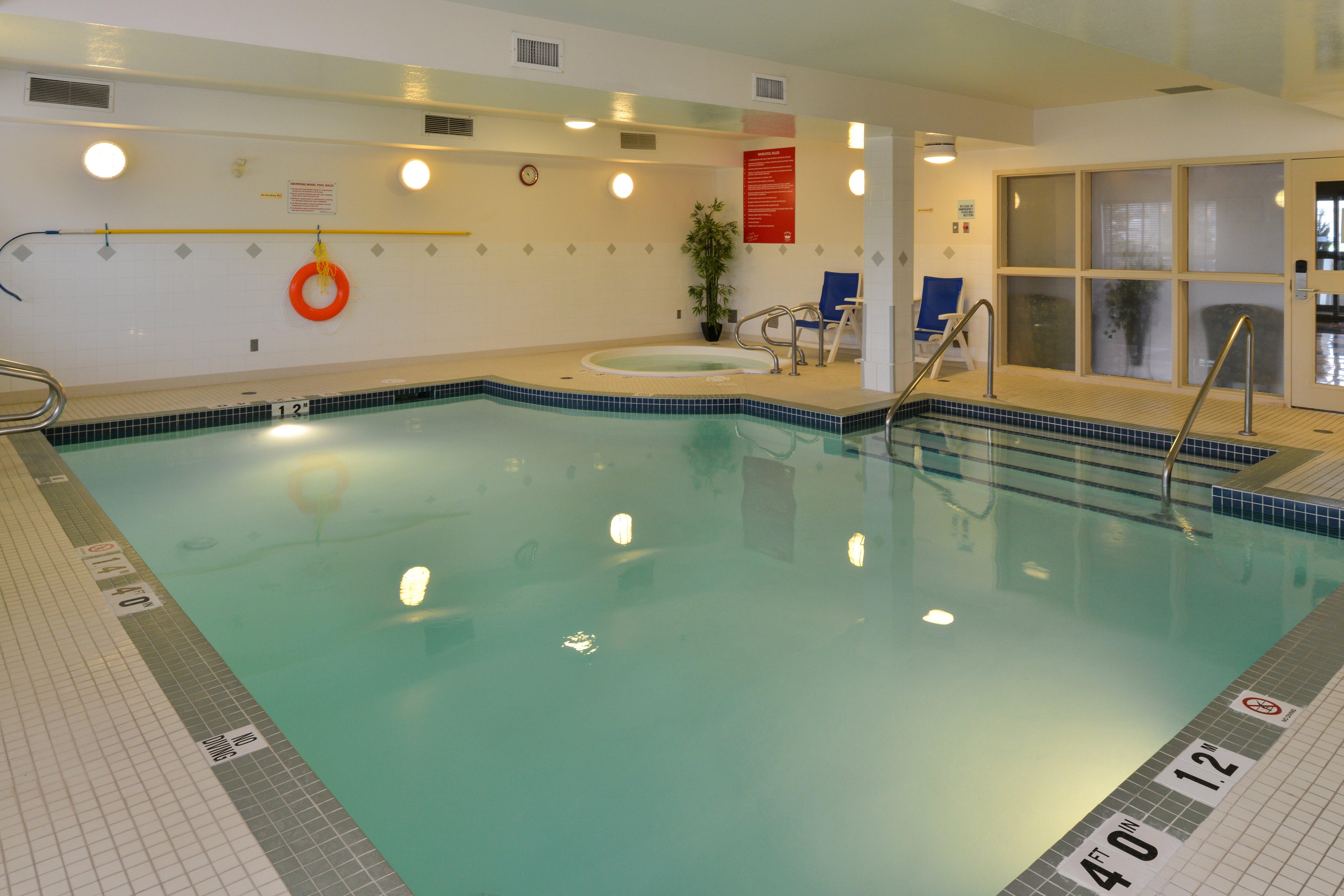 Holiday Inn Express Edmonton North By Ihg Exterior photo