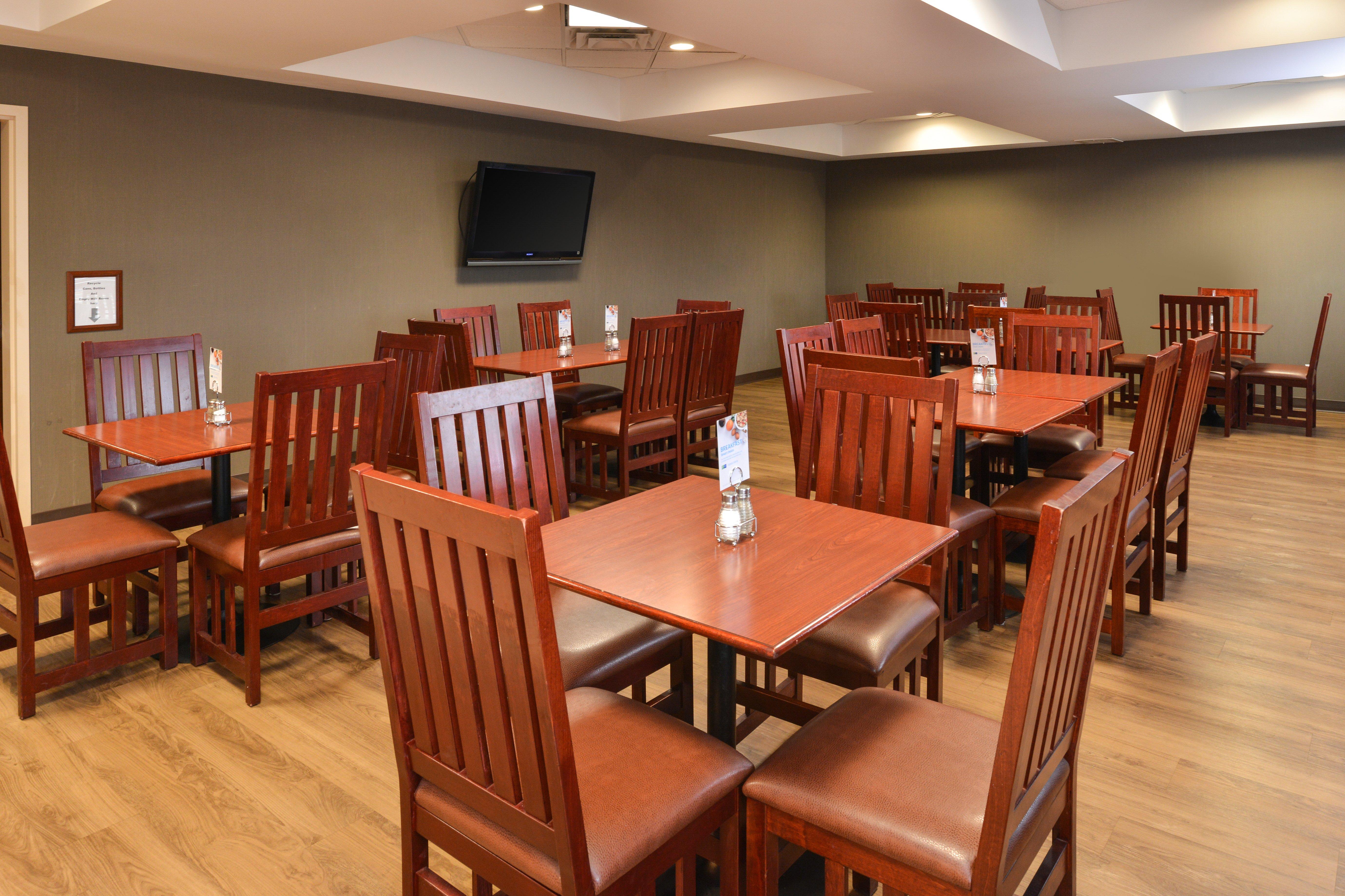 Holiday Inn Express Edmonton North By Ihg Exterior photo
