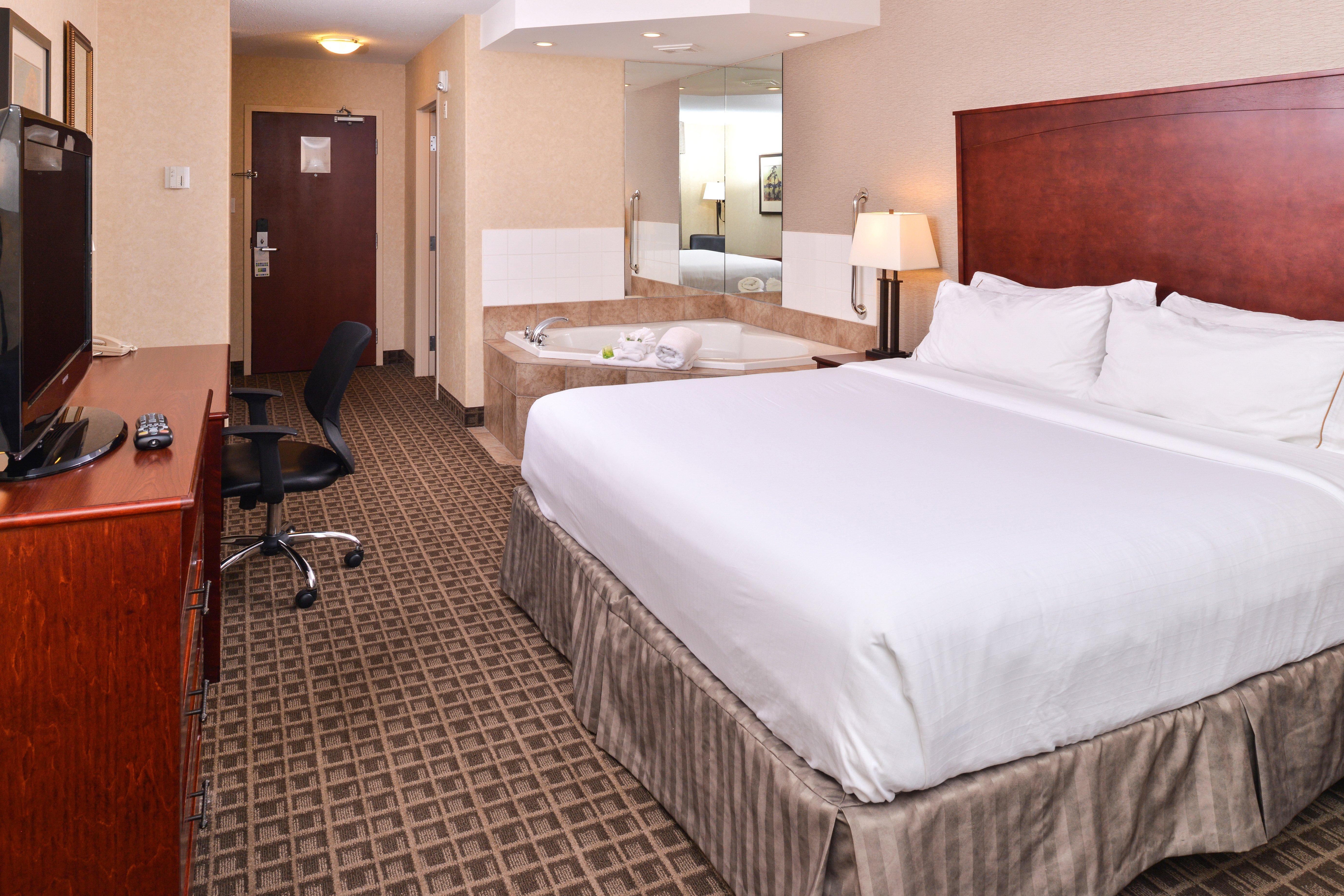Holiday Inn Express Edmonton North By Ihg Exterior photo