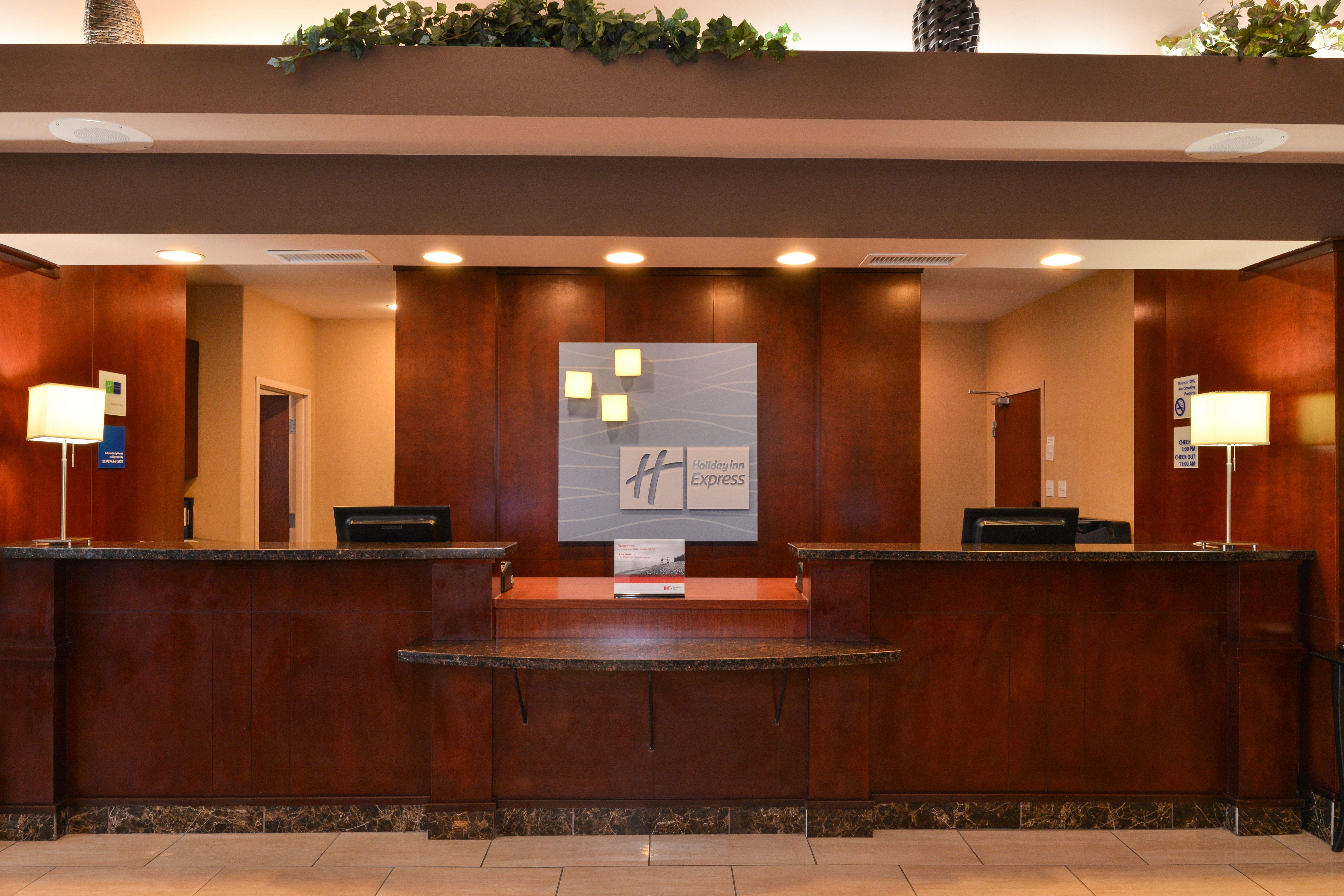 Holiday Inn Express Edmonton North By Ihg Exterior photo