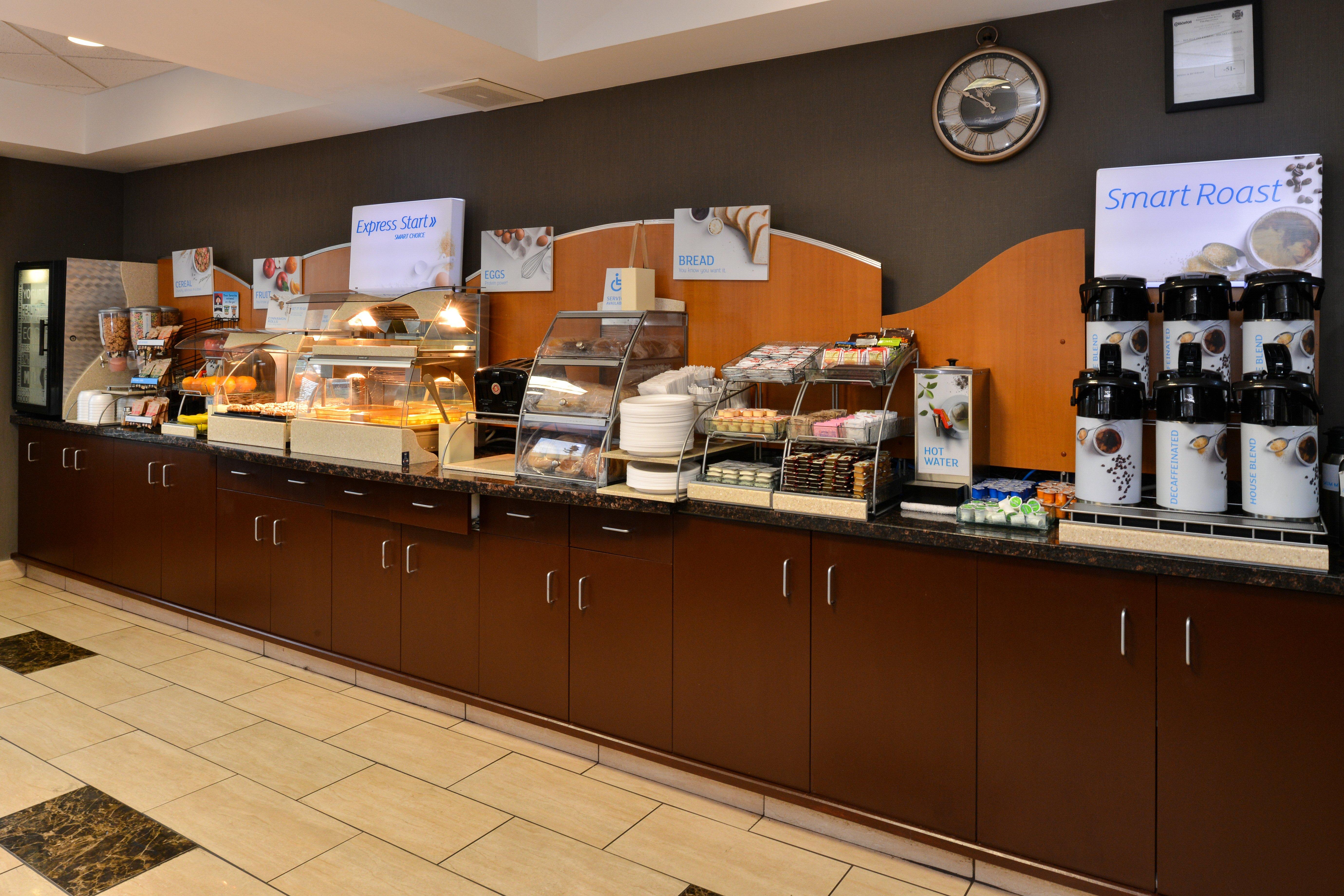 Holiday Inn Express Edmonton North By Ihg Exterior photo