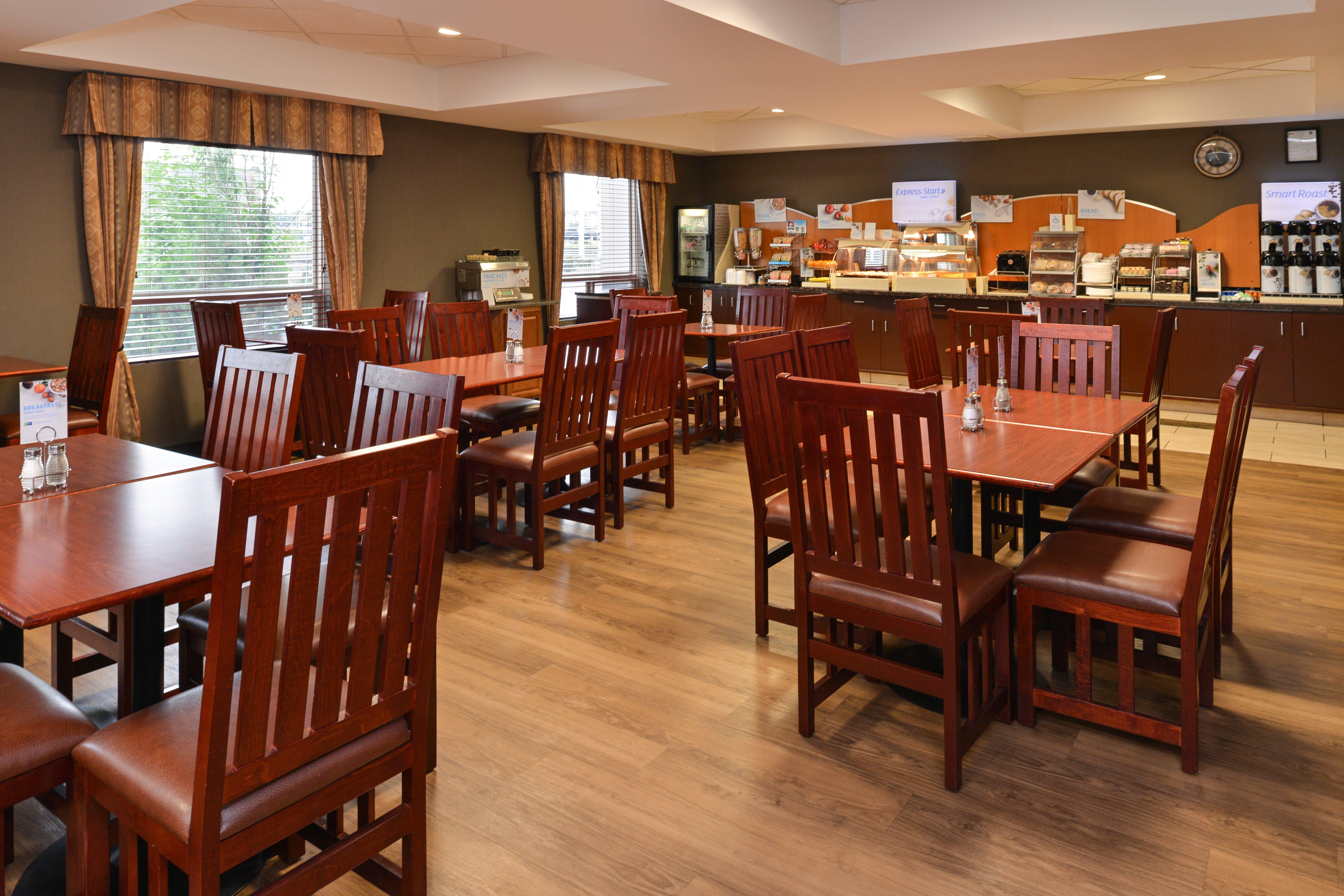 Holiday Inn Express Edmonton North By Ihg Exterior photo