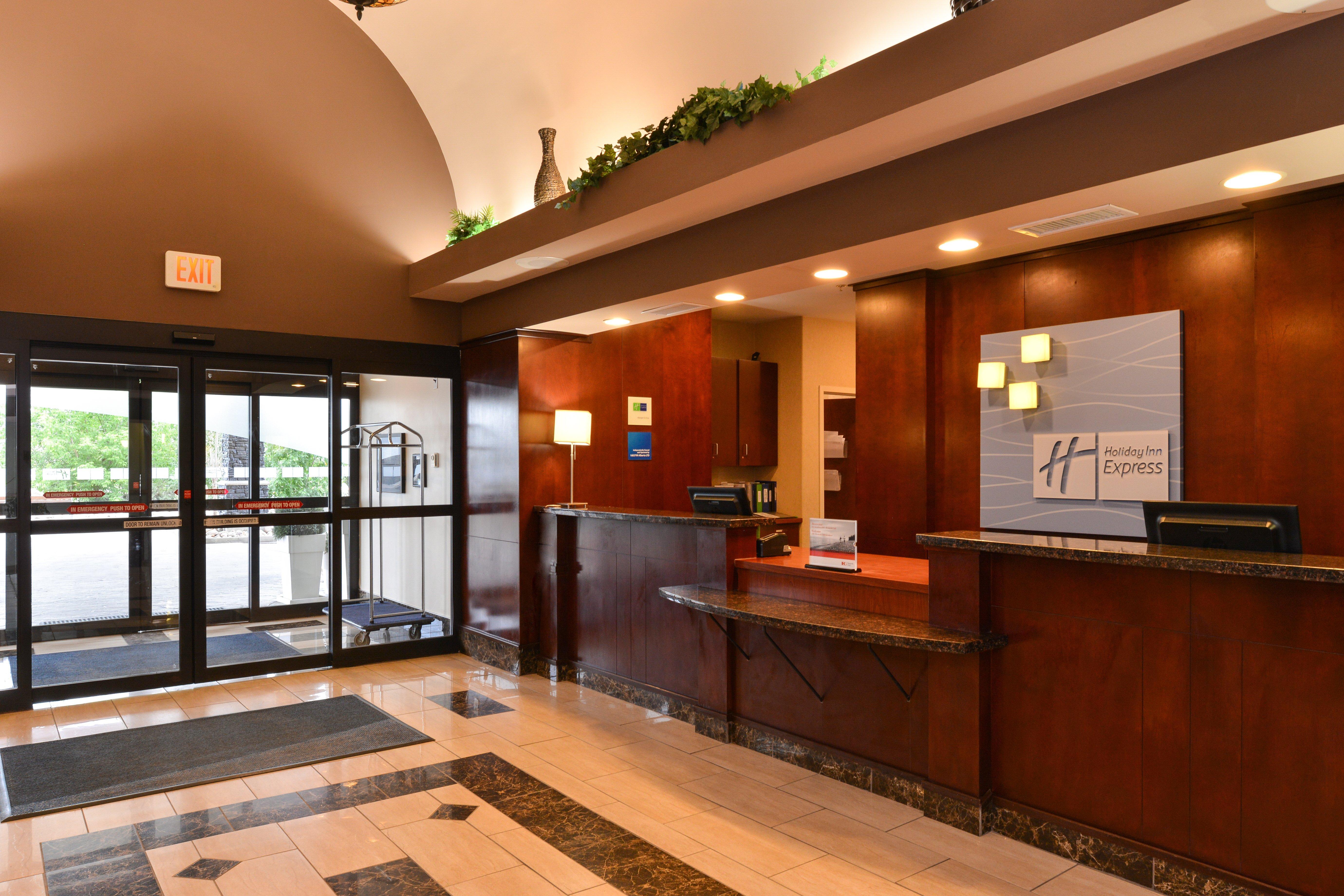 Holiday Inn Express Edmonton North By Ihg Exterior photo