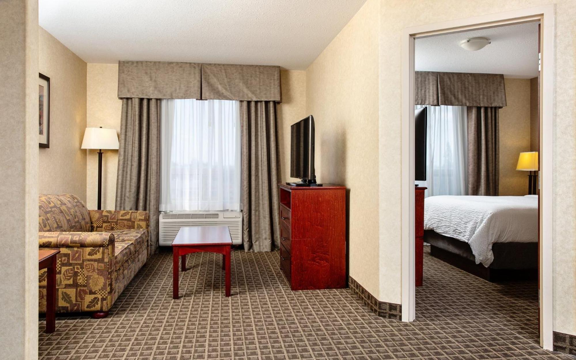 Holiday Inn Express Edmonton North By Ihg Exterior photo