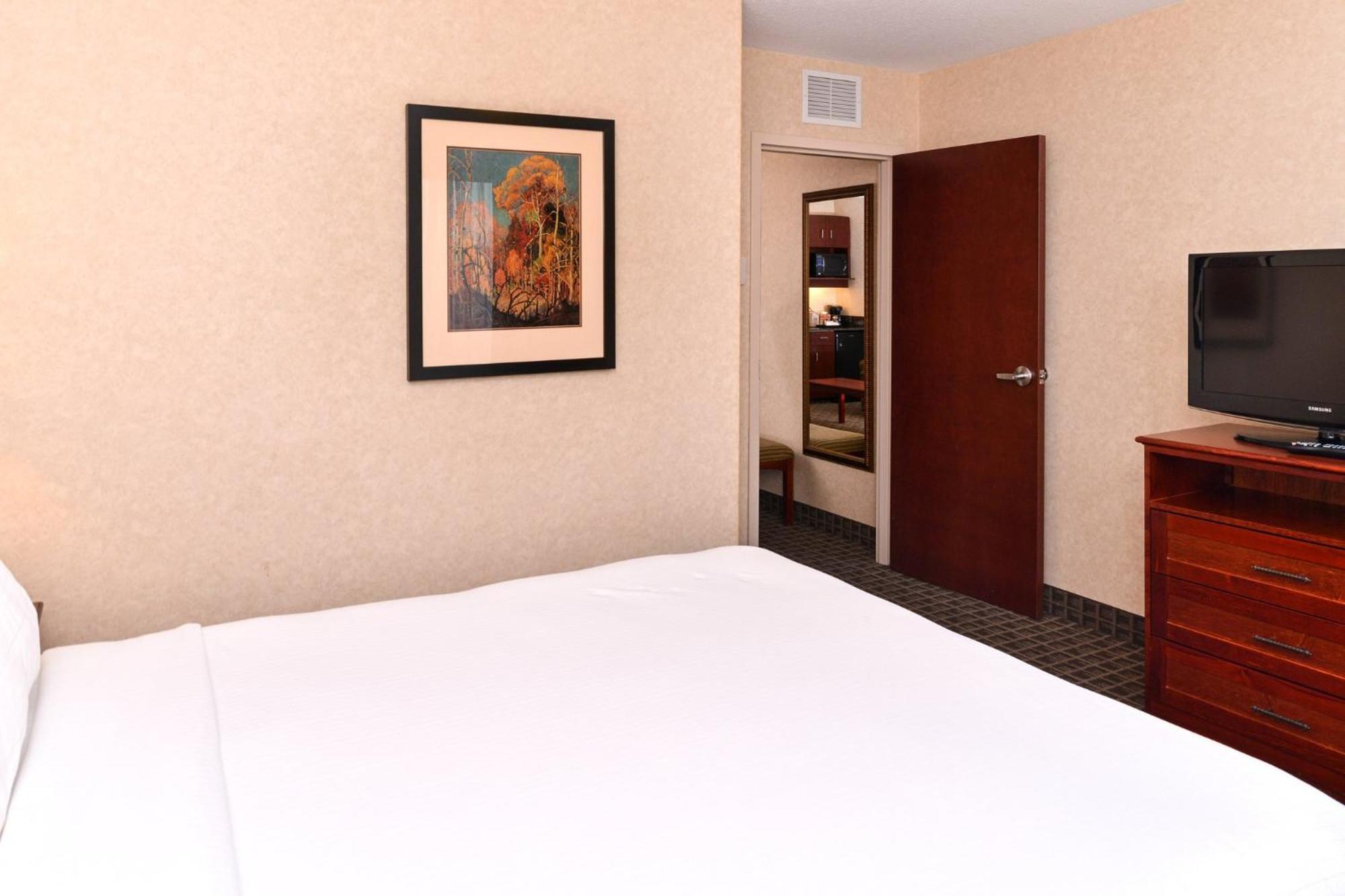 Holiday Inn Express Edmonton North By Ihg Exterior photo