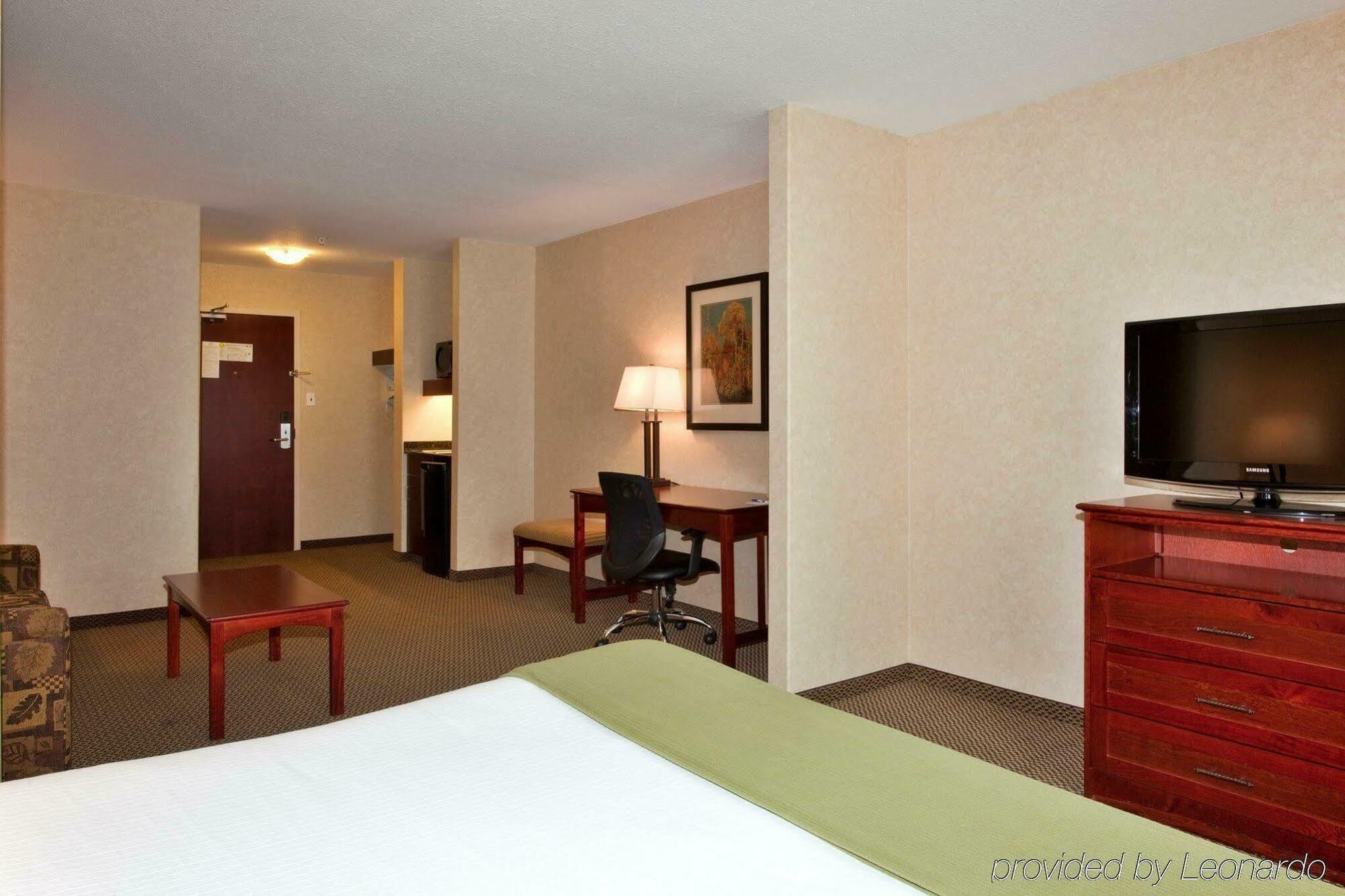 Holiday Inn Express Edmonton North By Ihg Exterior photo