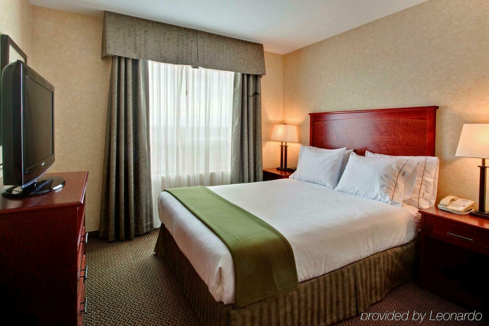Holiday Inn Express Edmonton North By Ihg Exterior photo